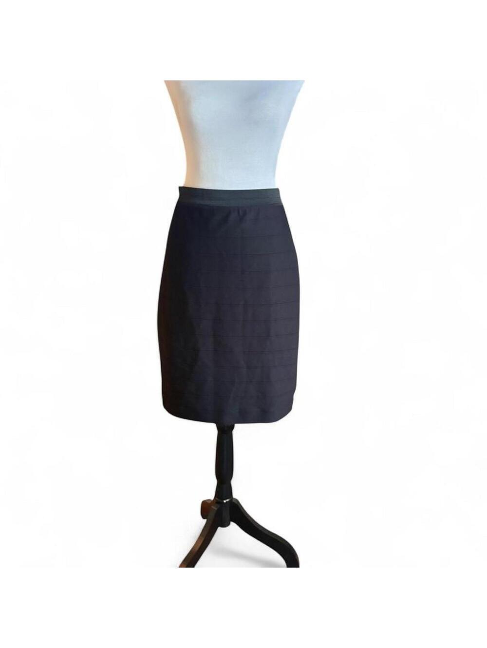 Joseph Ribkoff vintage black skirt with stretchy waistband. Size: 10